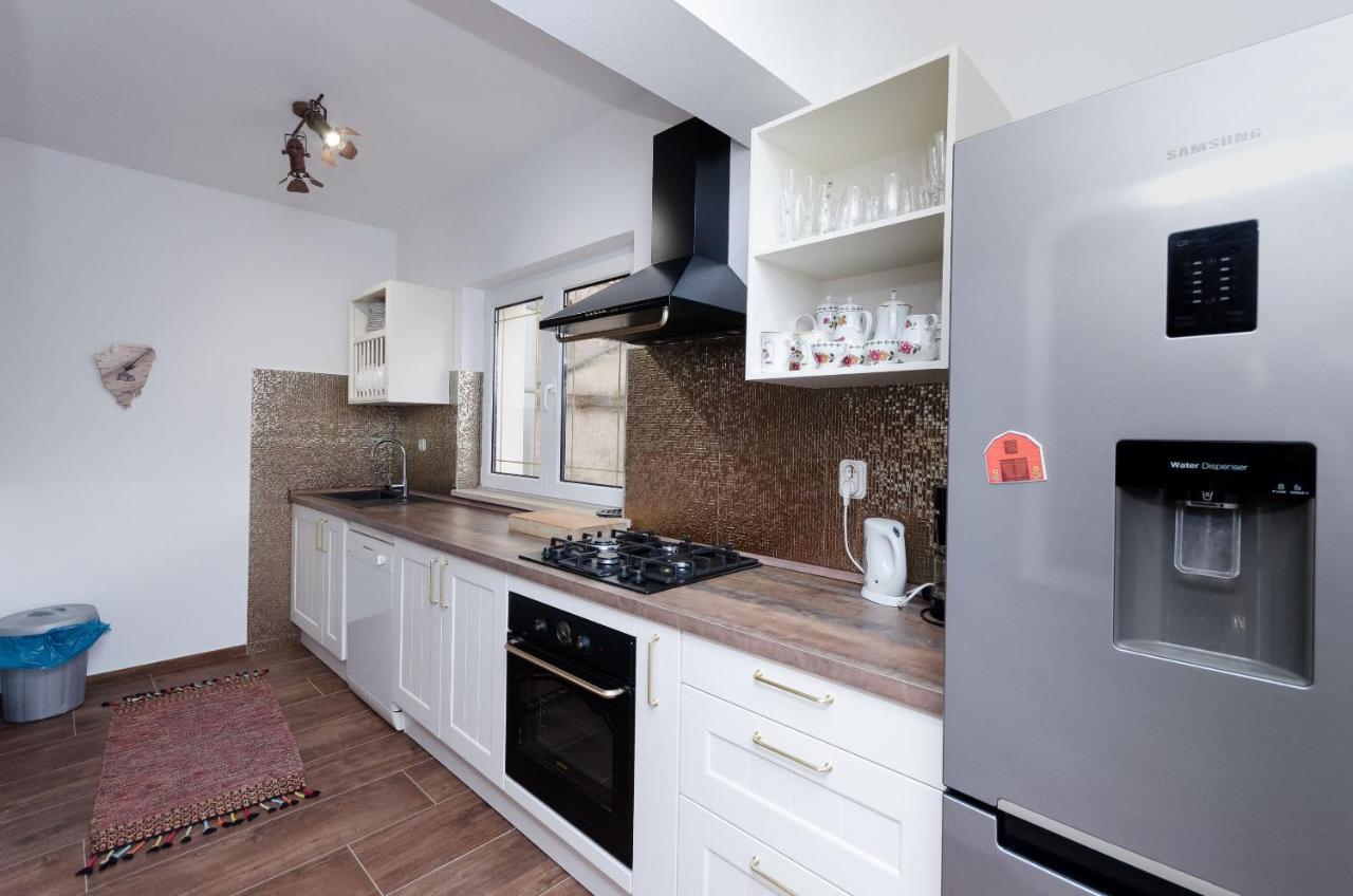 Apartments Milan Rakalj Екстер'єр фото