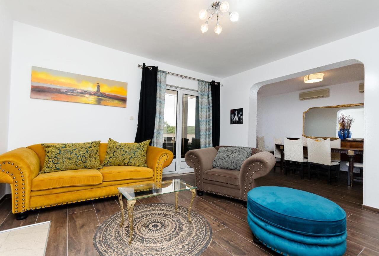 Apartments Milan Rakalj Екстер'єр фото