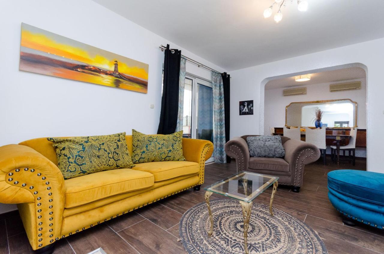 Apartments Milan Rakalj Екстер'єр фото