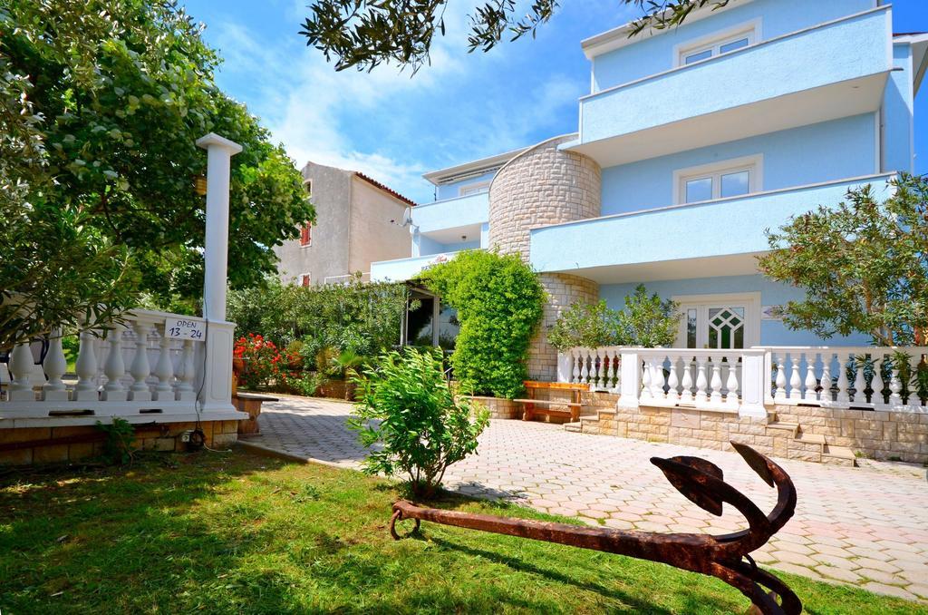 Apartments Milan Rakalj Екстер'єр фото