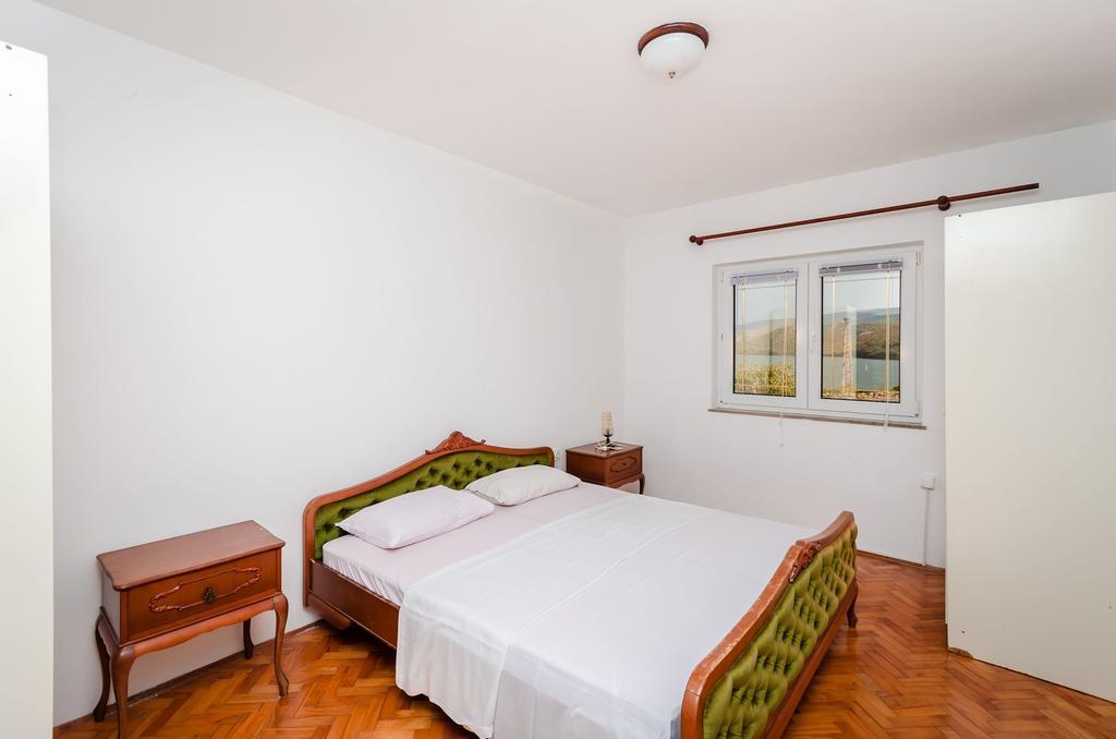 Apartments Milan Rakalj Екстер'єр фото