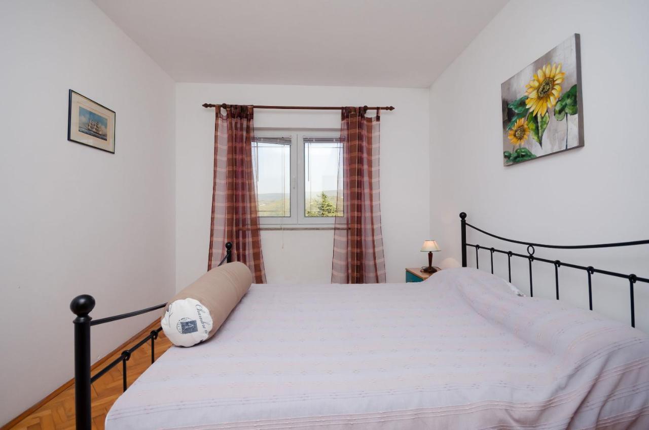 Apartments Milan Rakalj Екстер'єр фото
