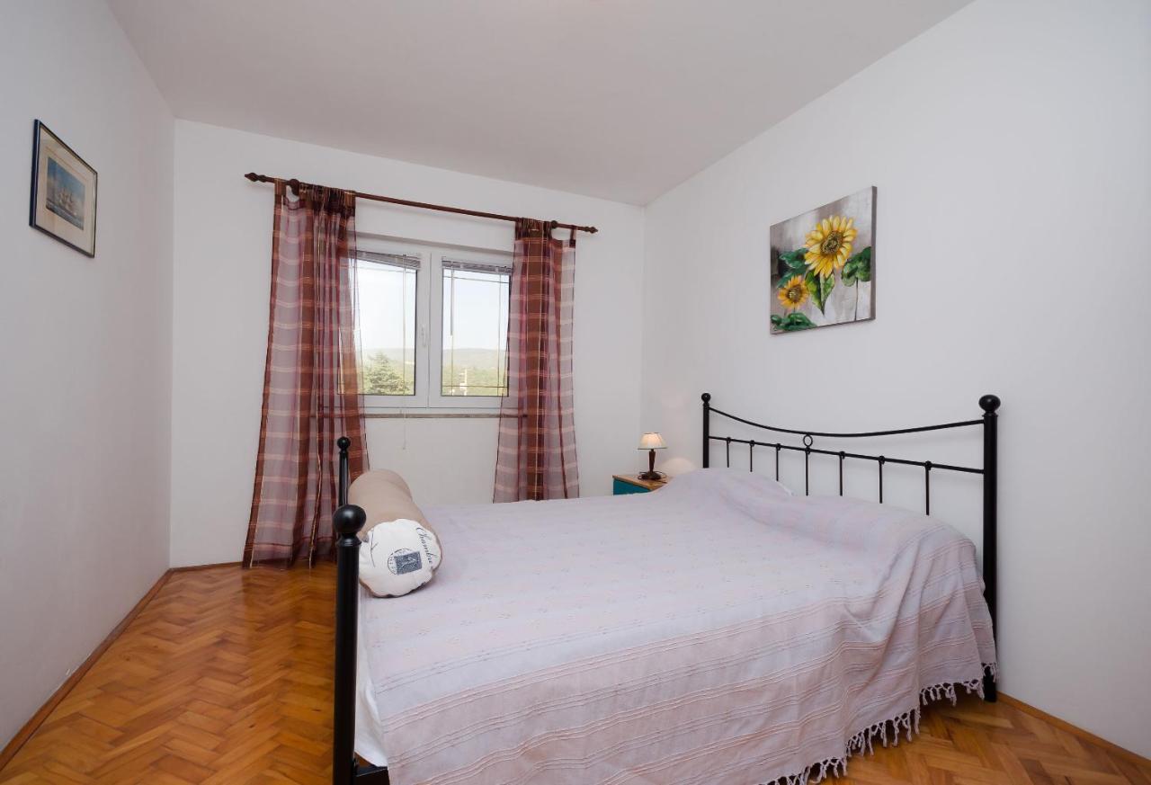 Apartments Milan Rakalj Екстер'єр фото